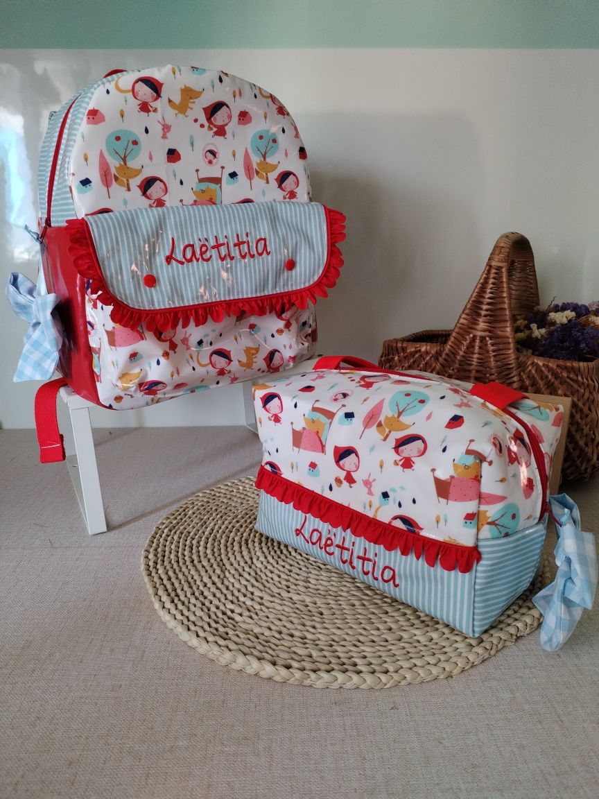 Mochila plastificada personalizada - Meu Pé de Maçã 