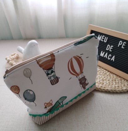 Necessaire triangular Animais em Balões - Meu Pé de Maçã 