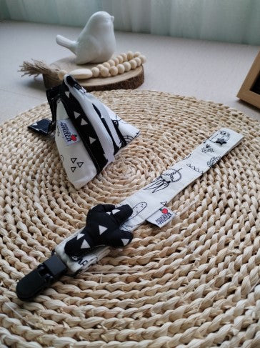 Conjunto Bolsa para a chupeta e fita da chupeta com aplicação - Tendas e Cactos - Meu Pé de Maçã 