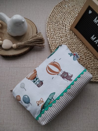 Necessaire triangular Animais em Balões - Meu Pé de Maçã 