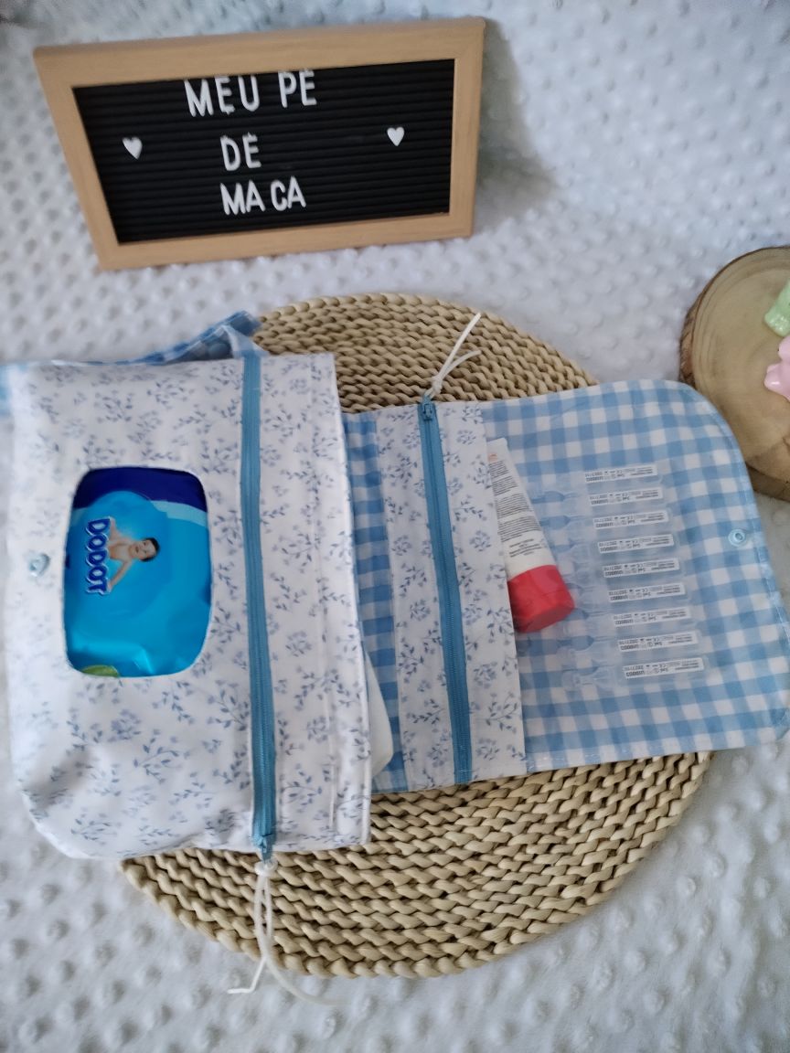 Bolsa Fraldas e Toalhitas - Floral e Vichy Azul claro - Meu Pé de Maçã 
