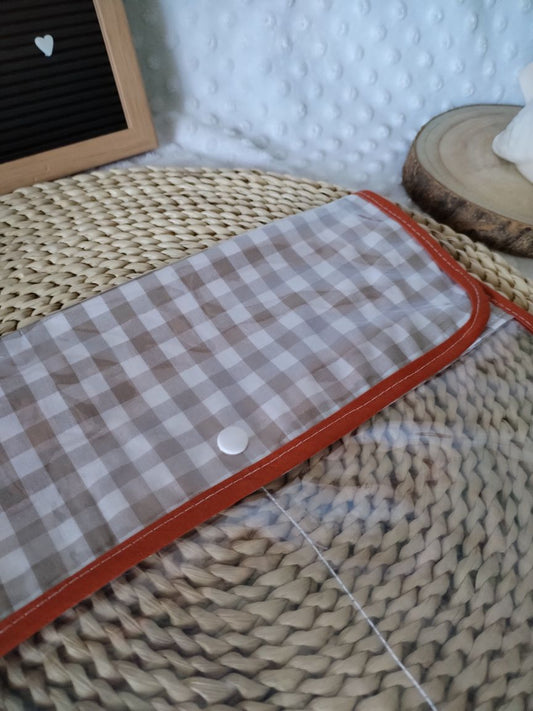 Bolsa para Documentos da Gravidez – Feita à Mão com Carinho - Vichy Bege - Meu Pé de Maçã 