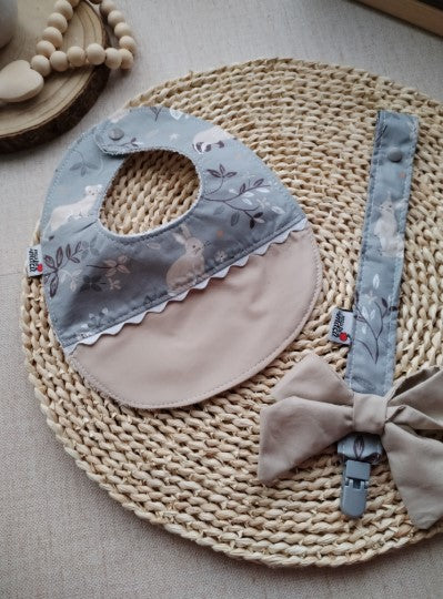 Conjunto Babete e Fita prende chupeta - Meu Pé de Maçã 