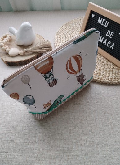 Necessaire triangular Animais em Balões - Meu Pé de Maçã 