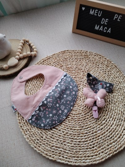 Conjunto Babete e Fita prende chupeta Floral - Meu Pé de Maçã 
