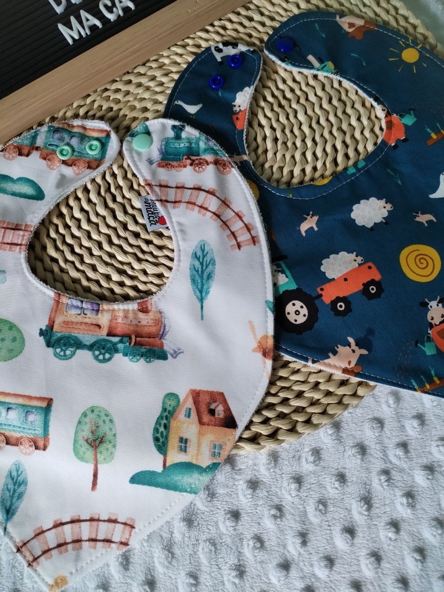 Conjunto 2 Babetes Bandanas - Comboios e Quinta - Meu Pé de Maçã 