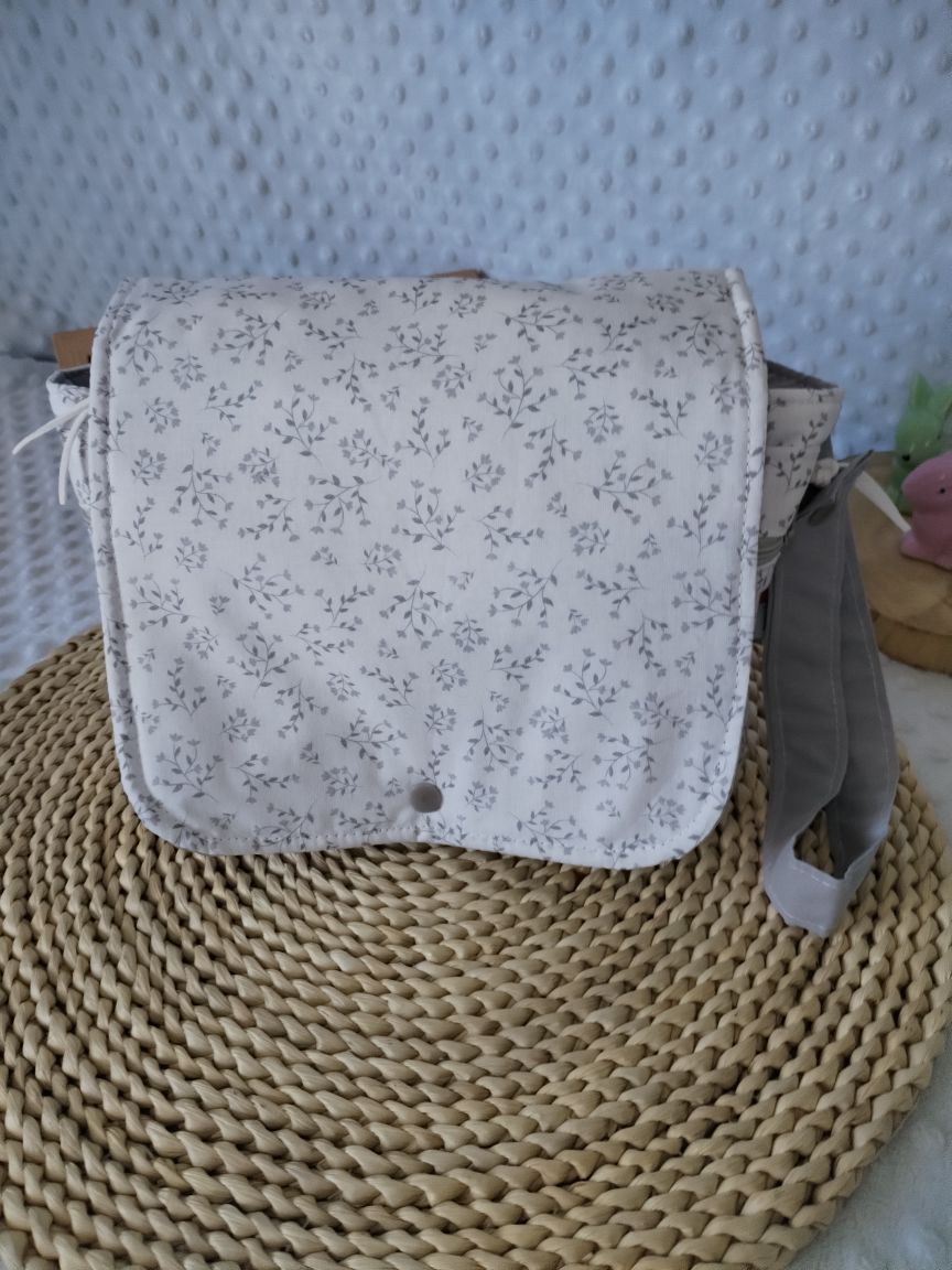 Bolsa para Fraldas e Toalhitas - Floral Cinza - Meu Pé de Maçã 