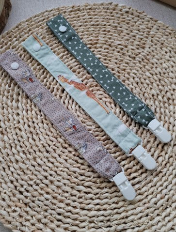 conjunto fita prende chupeta personalizada em tons terra 