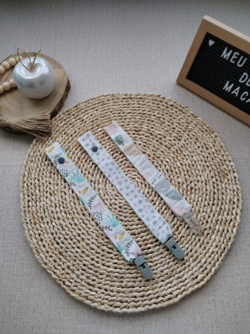 conjunto fita prende chupeta personalizada floral e estrelas