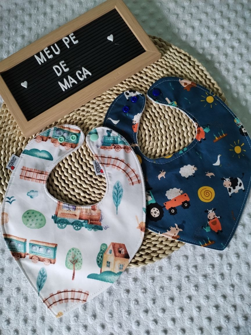 Conjunto 2 Babetes Bandanas - Comboios e Quinta - Meu Pé de Maçã 