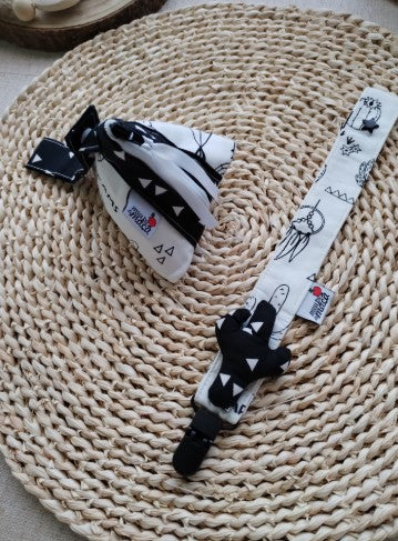 Conjunto Bolsa para a chupeta e fita da chupeta com aplicação - Tendas e Cactos - Meu Pé de Maçã 
