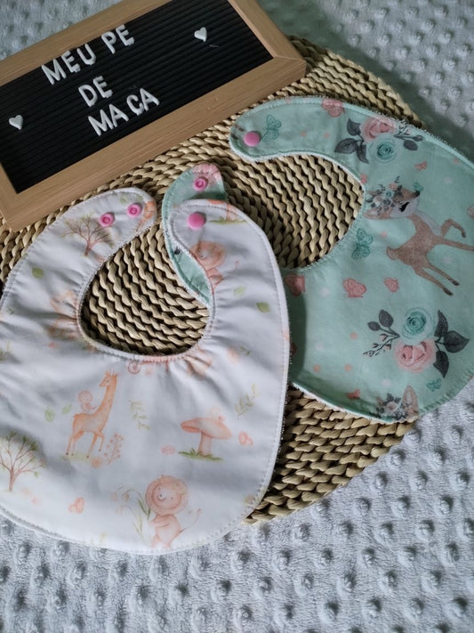 Conjunto 2 Babetes - Veados e Girafas - Meu Pé de Maçã 