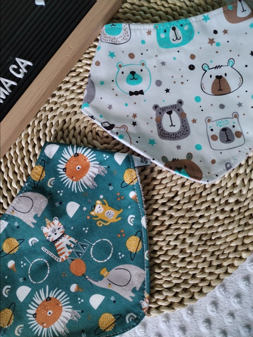 Conjunto 2 Babetes Bandana - Ursos e Circo - Meu Pé de Maçã 