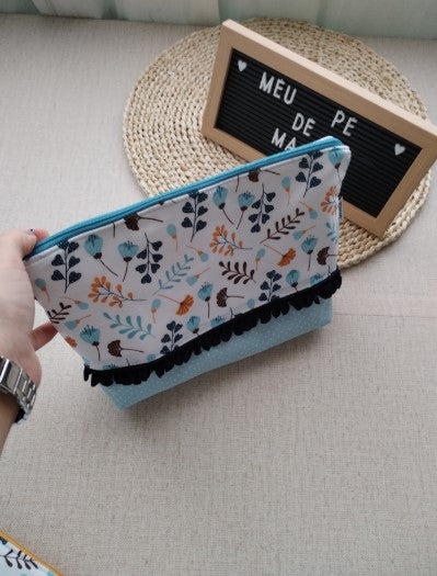 Necessaire triangular Floral Azul - Meu Pé de Maçã 